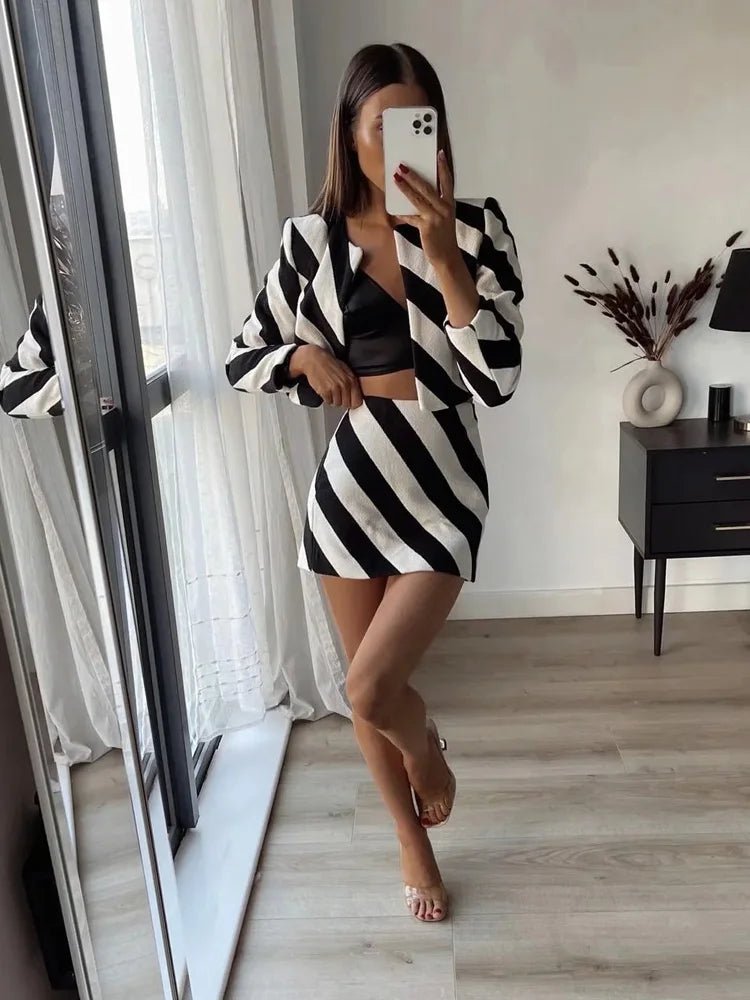 Elegant outfit Women's short striped skirt - MAYISAD