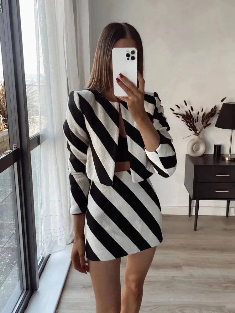 Elegant outfit Women's short striped skirt - MAYISAD